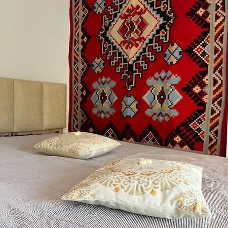 Magic Carpet In Shkembi I Kavajes Is A 5 Min Walk To The アパート *